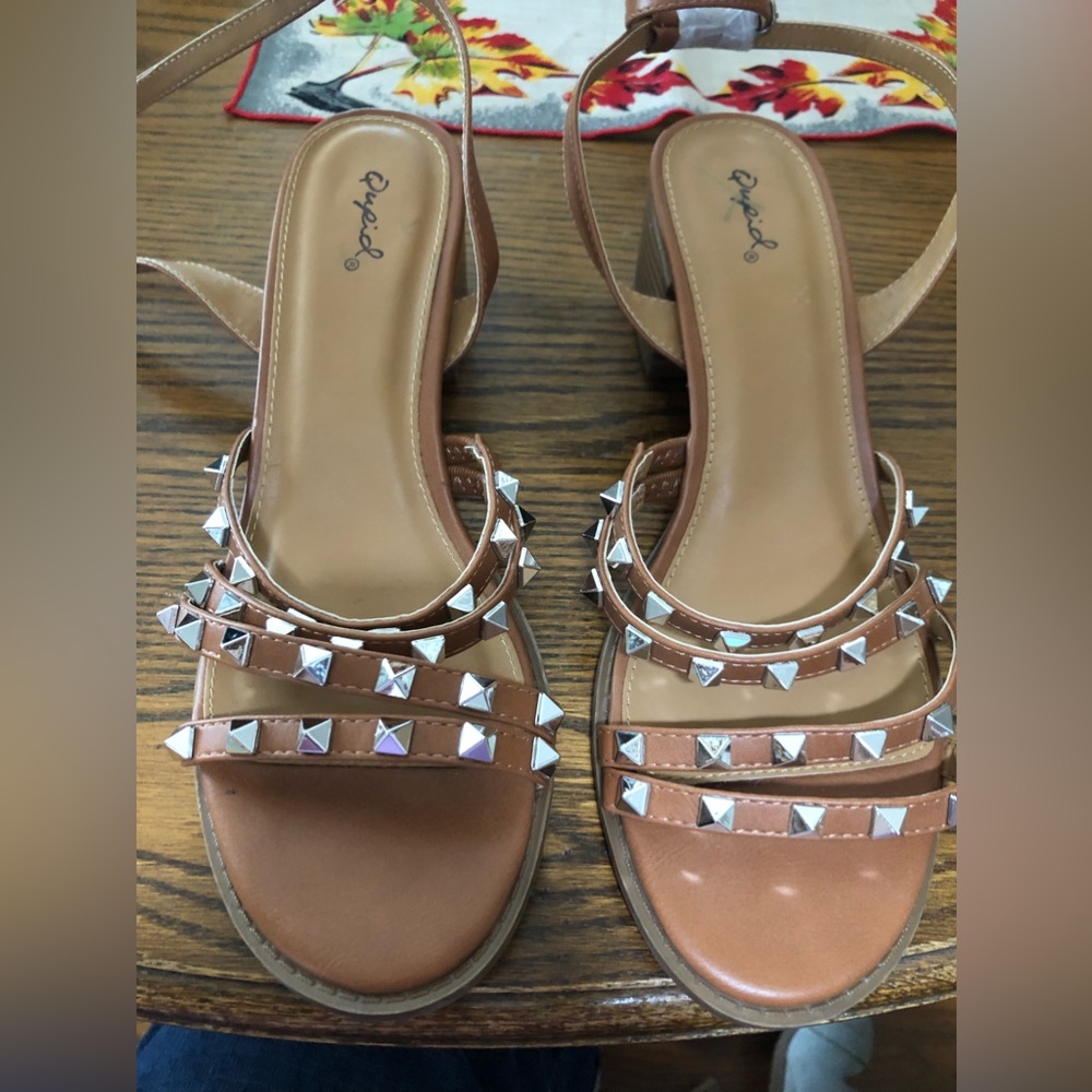 NWT QUPID Doria72 Sandals  Size 9  $47